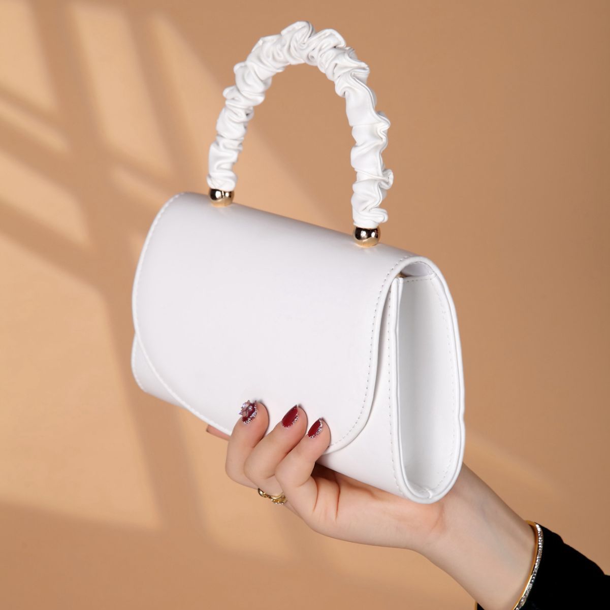 Bolsa de Couro Branca Feminina com Alça Superior