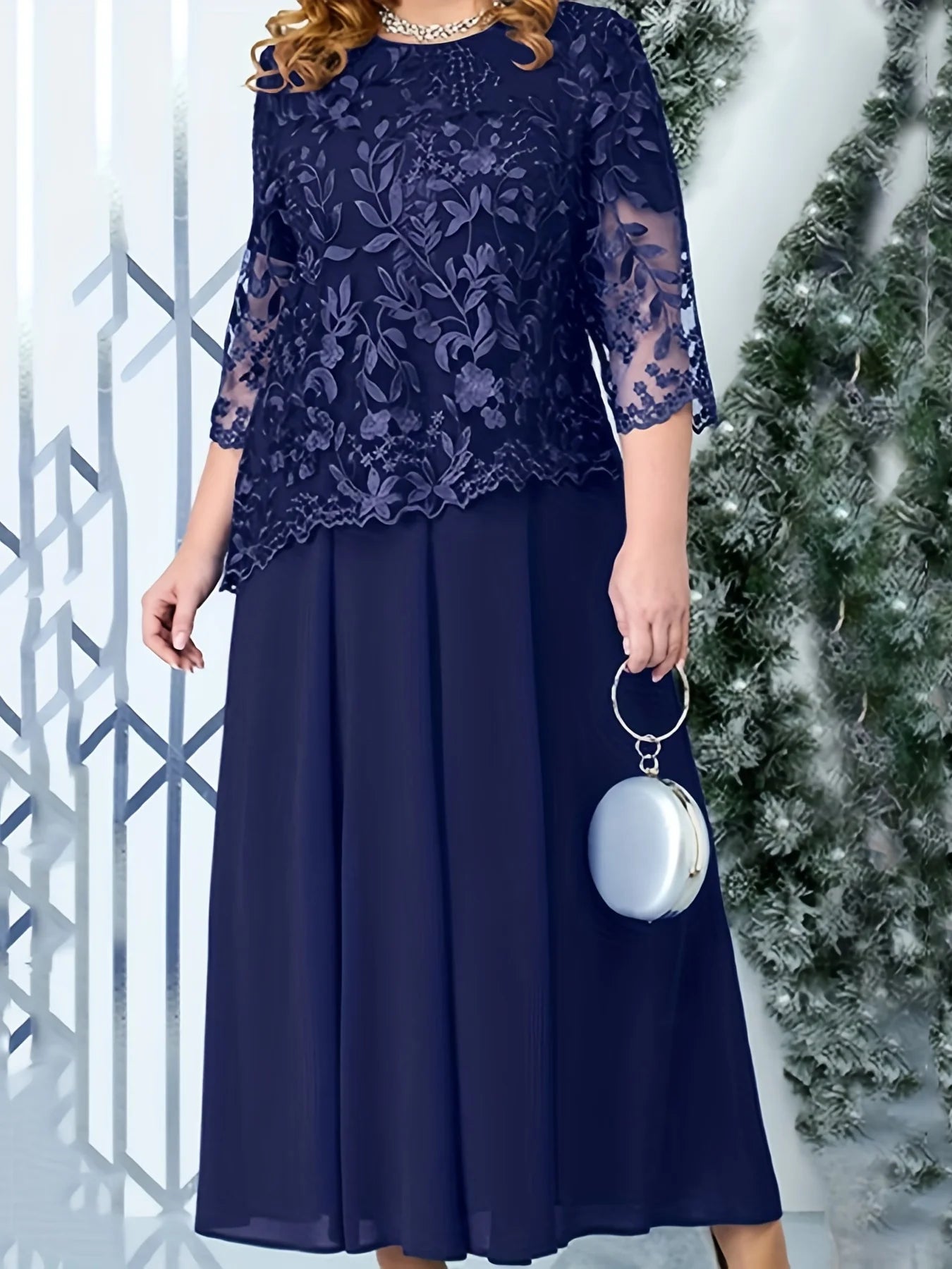Vestido de Cocktail Feminino Slim Fit com Bordado em Renda