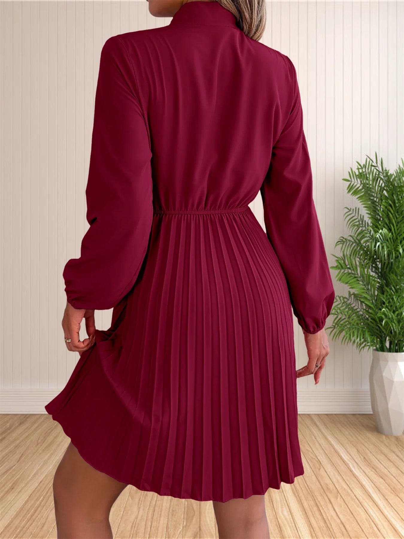 Vestido Feminino Longo de Manga Comprida com Decote V