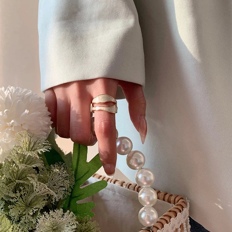 Anel Dourado Retro Luxo