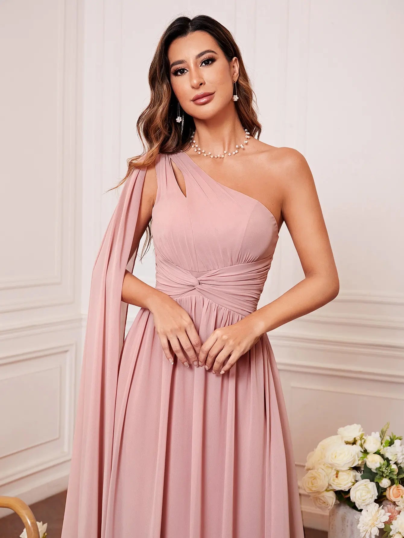 Vestido de Dama de Honra com Lazo Frontal e Um Ombro
