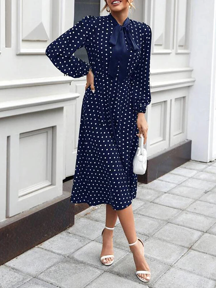 Vestido Feminino Estampado com Gola e Laço