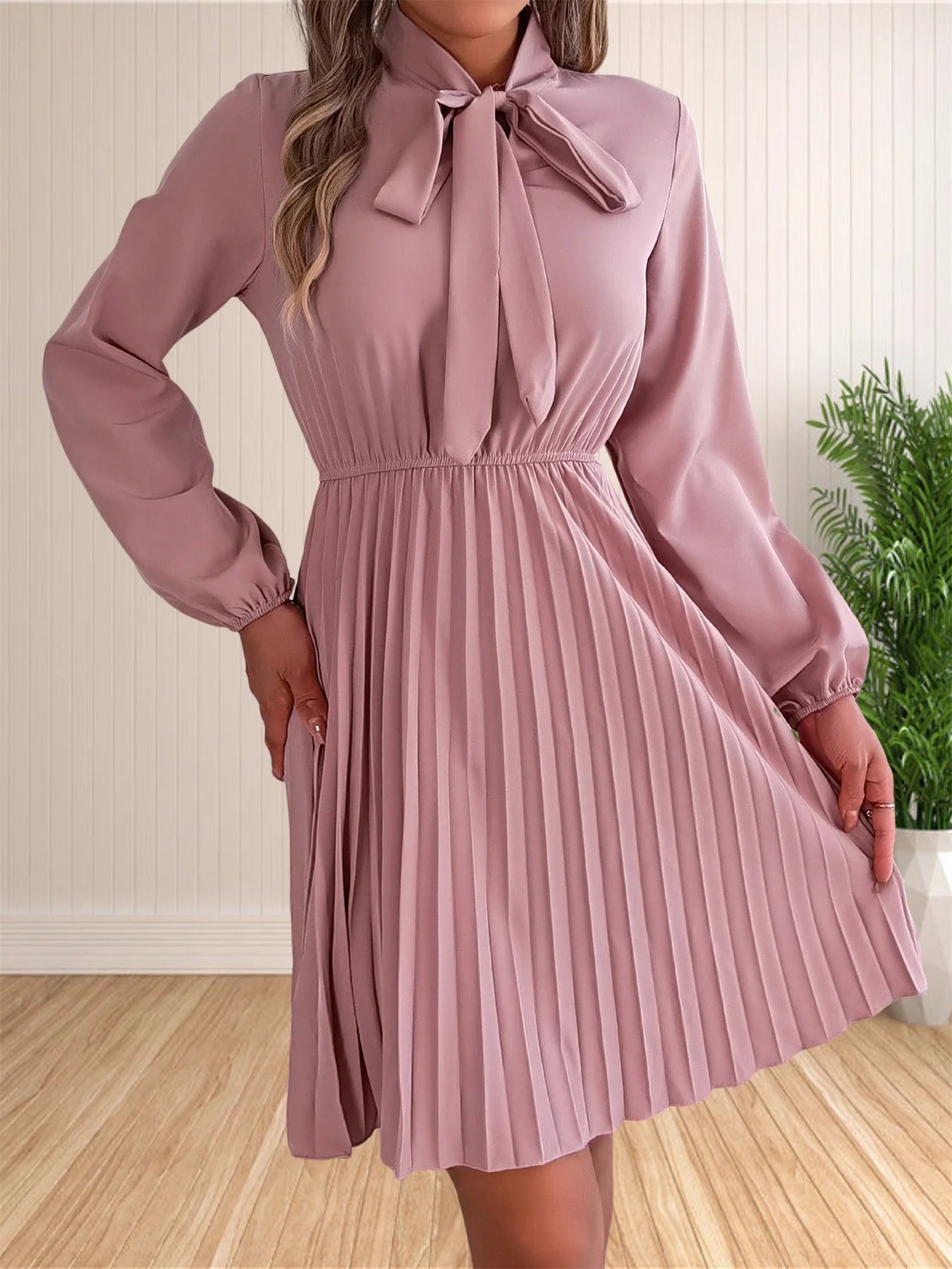 Vestido Feminino Longo de Manga Comprida com Decote V