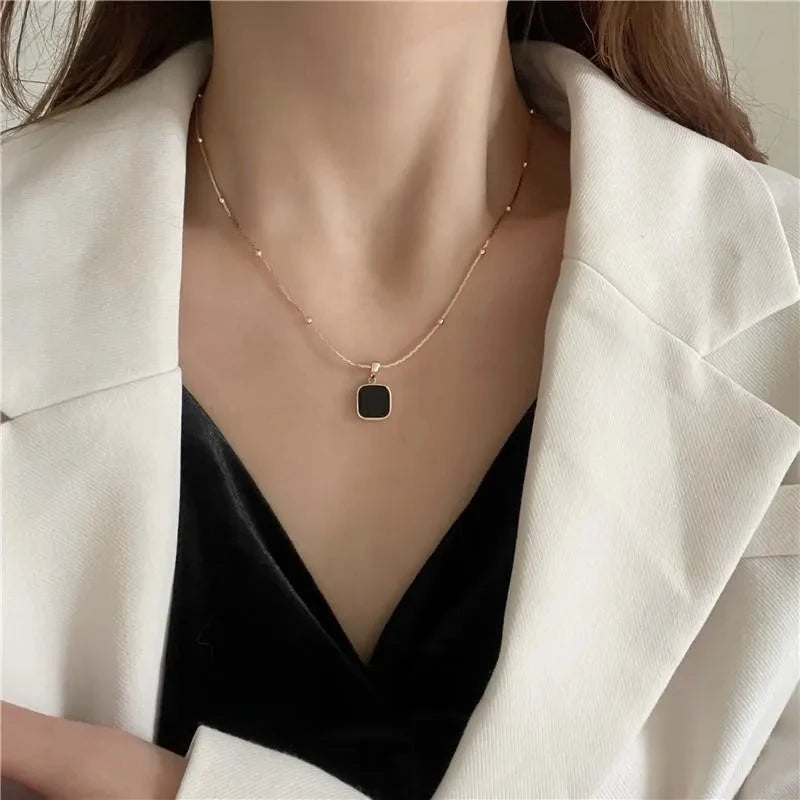 Colar Minimalista Preto