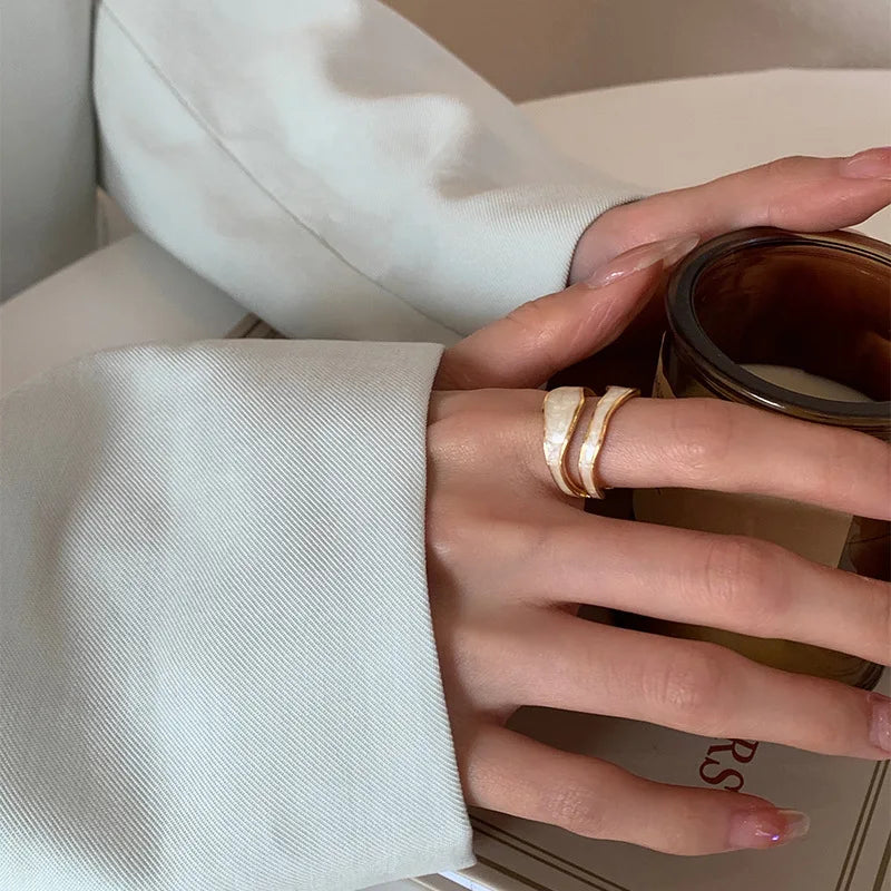 Anel Dourado Retro Luxo