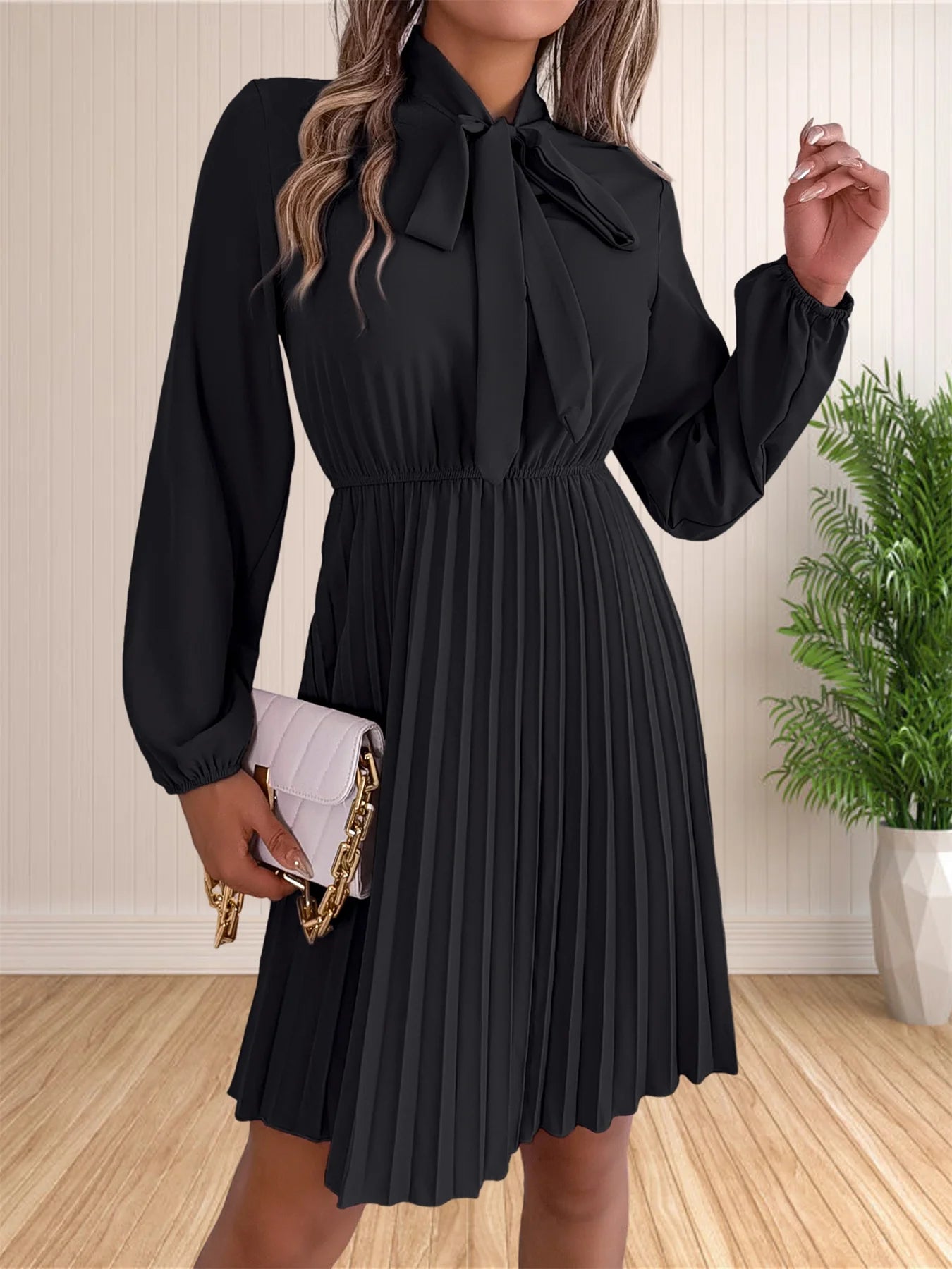 Vestido Feminino Longo de Manga Comprida com Decote V