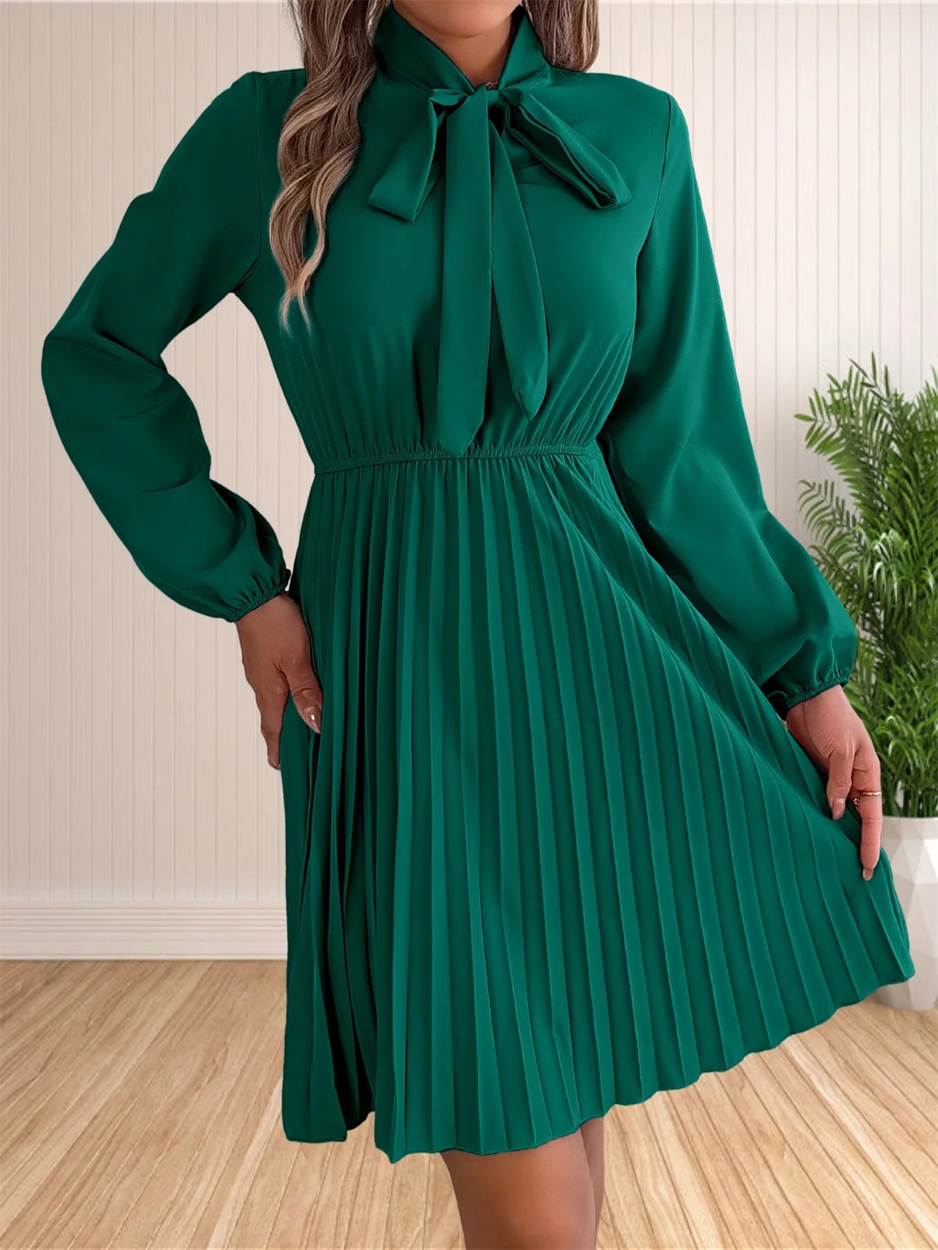 Vestido Feminino Longo de Manga Comprida com Decote V