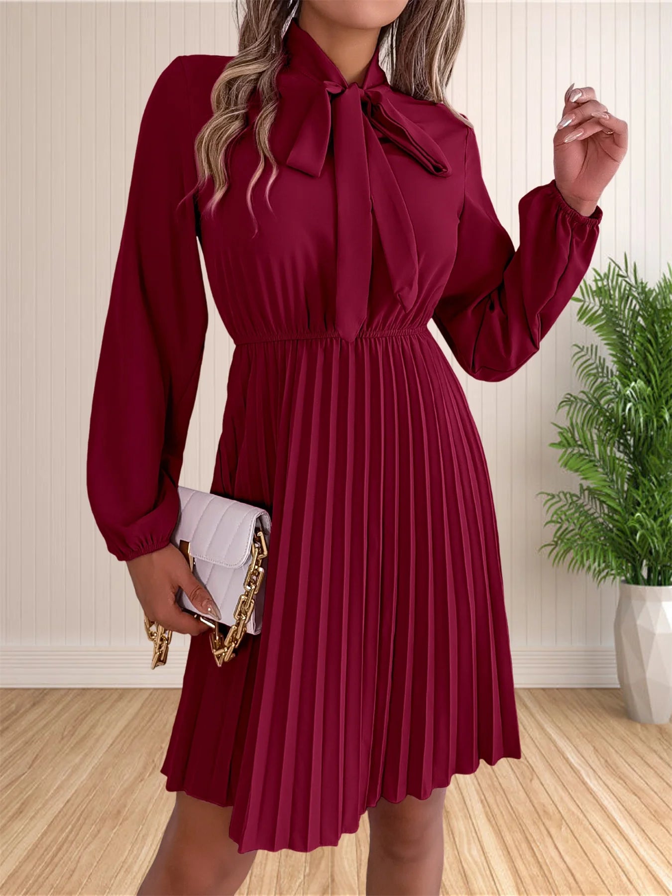 Vestido Feminino Longo de Manga Comprida com Decote V