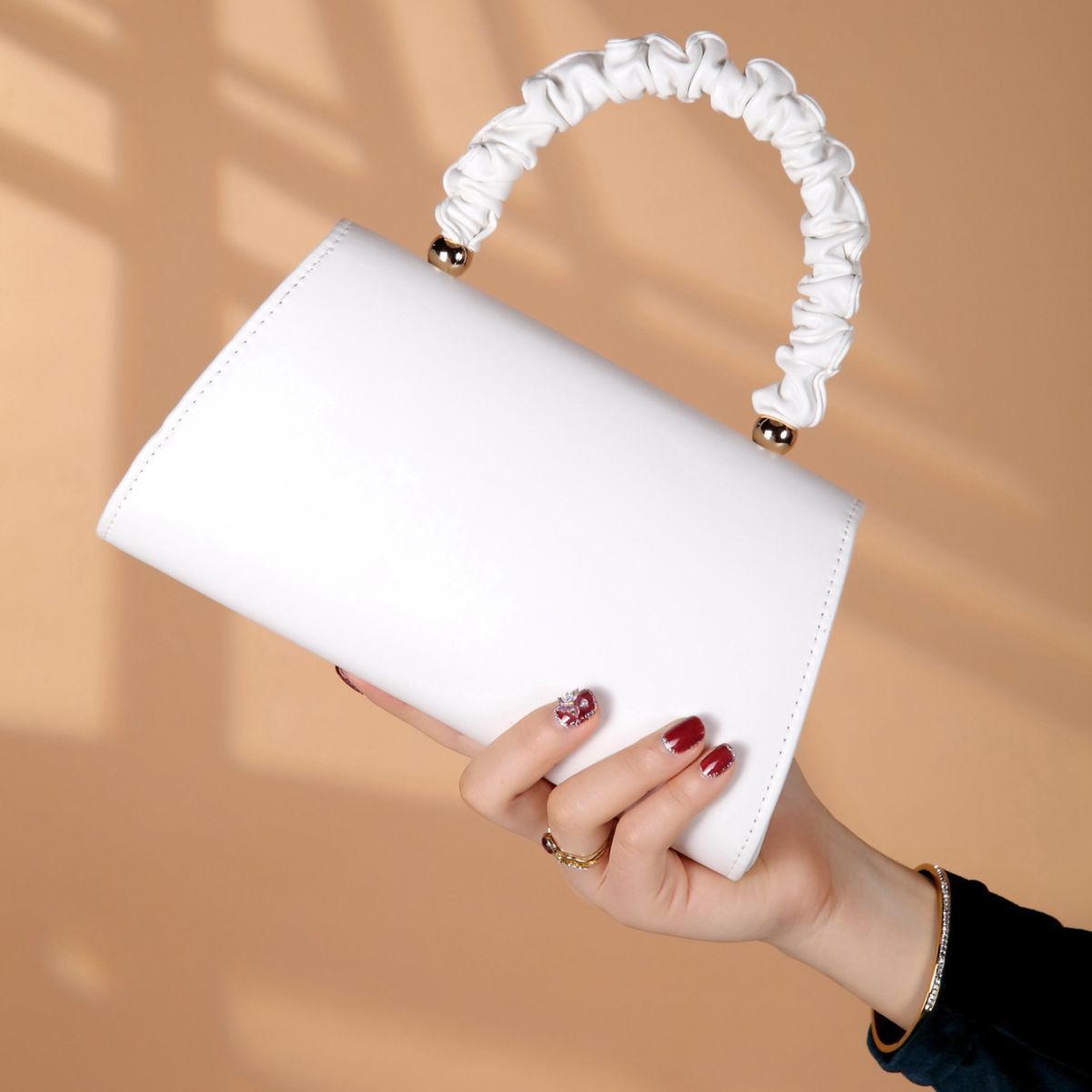 Bolsa de Couro Branca Feminina com Alça Superior