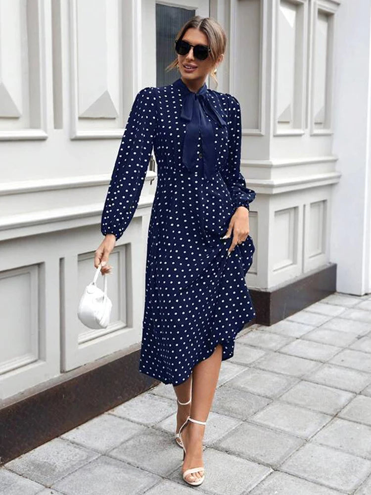 Vestido Feminino Estampado com Gola e Laço