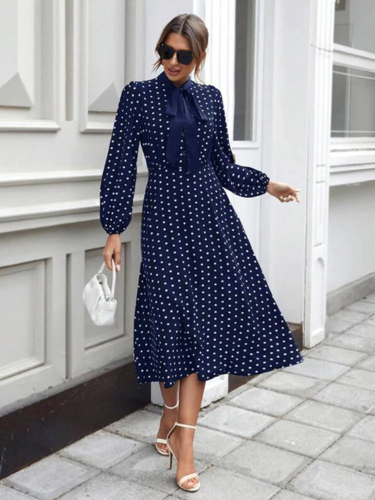 Vestido Feminino Estampado com Gola e Laço