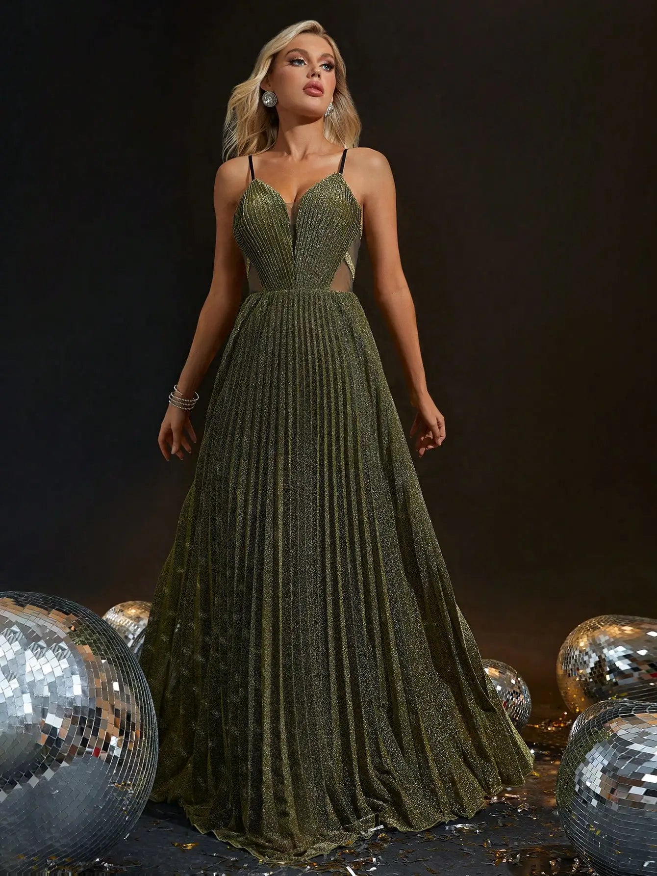 Vestido de Noite com Decote em V e Detalhes Brilhantes