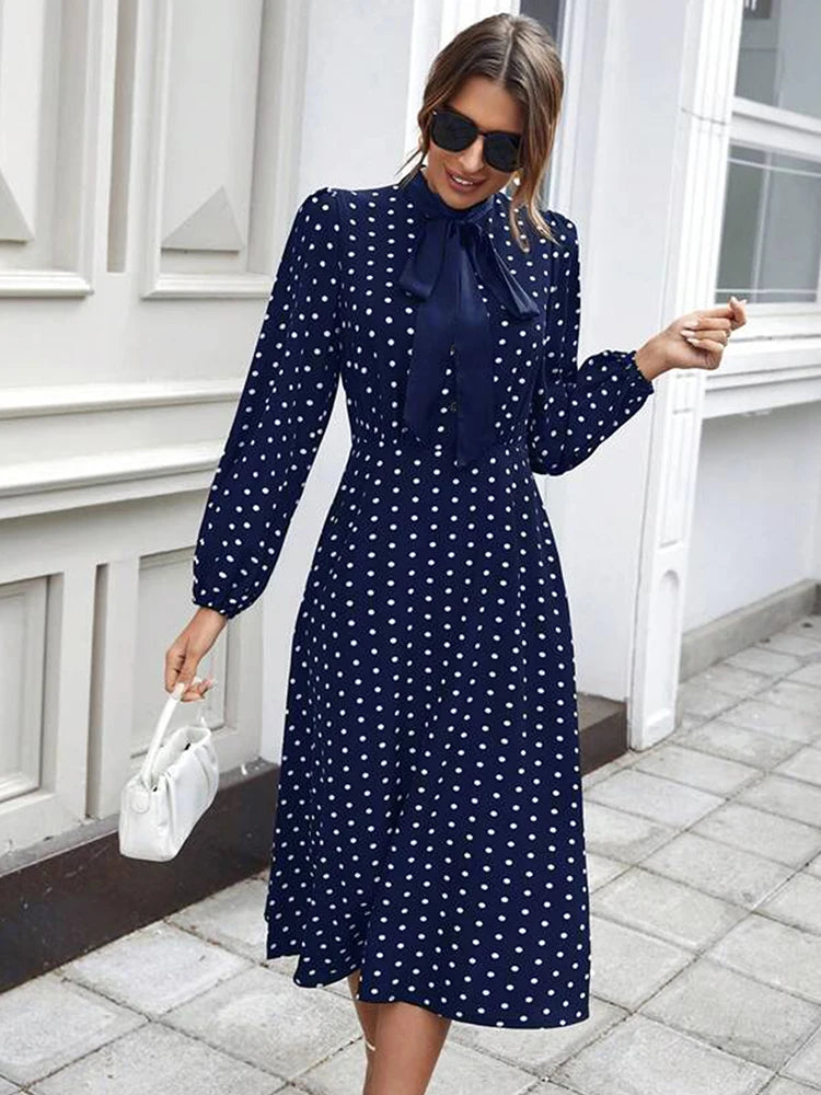 Vestido Feminino Estampado com Gola e Laço