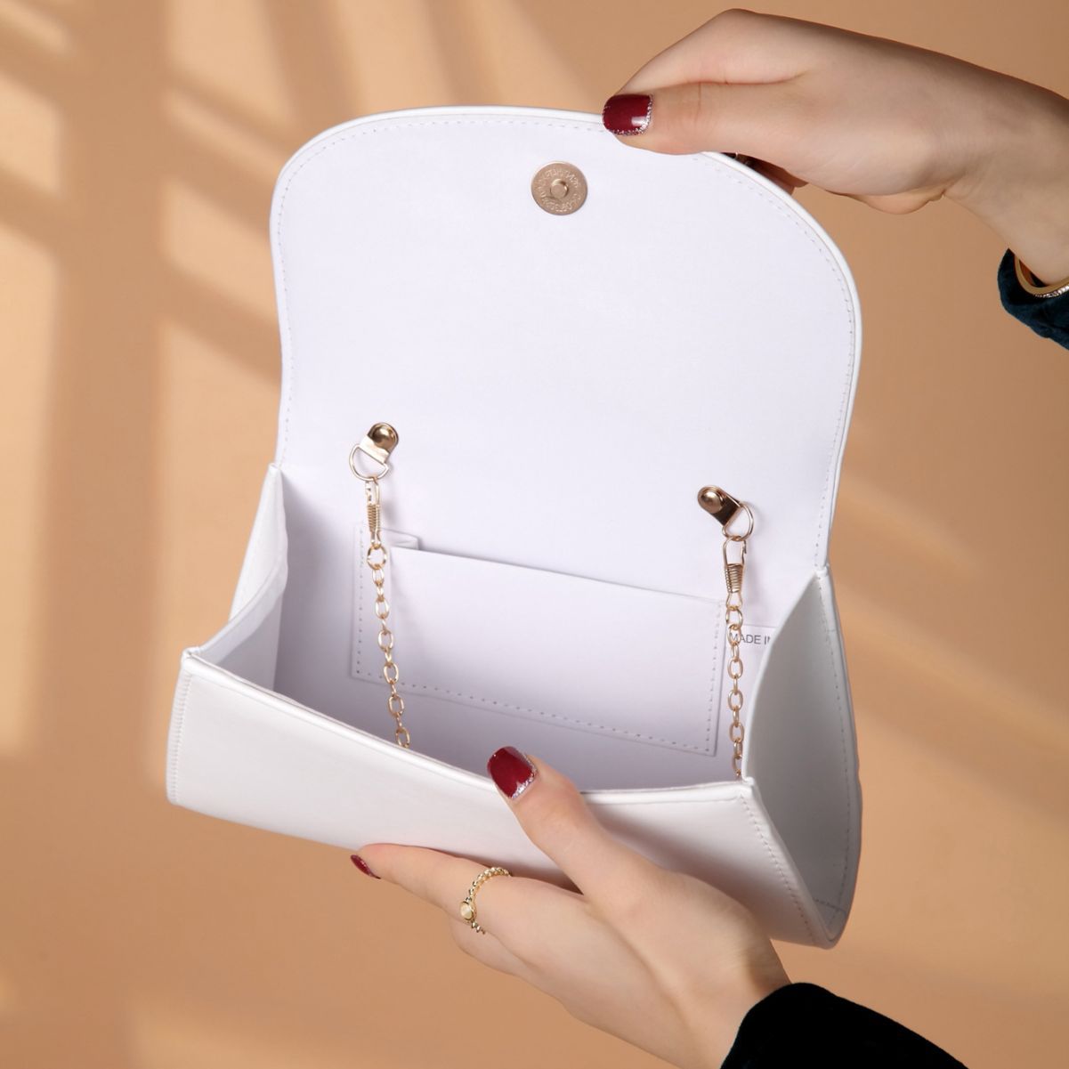 Bolsa de Couro Branca Feminina com Alça Superior