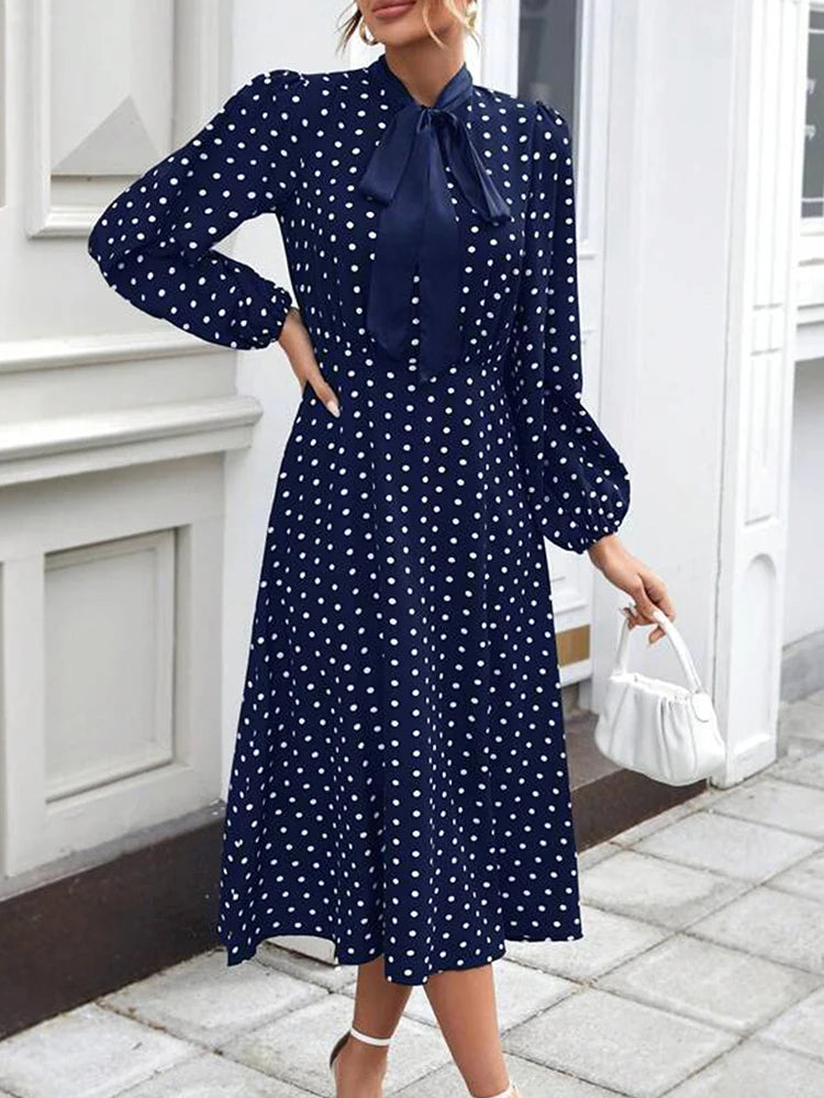 Vestido Feminino Estampado com Gola e Laço