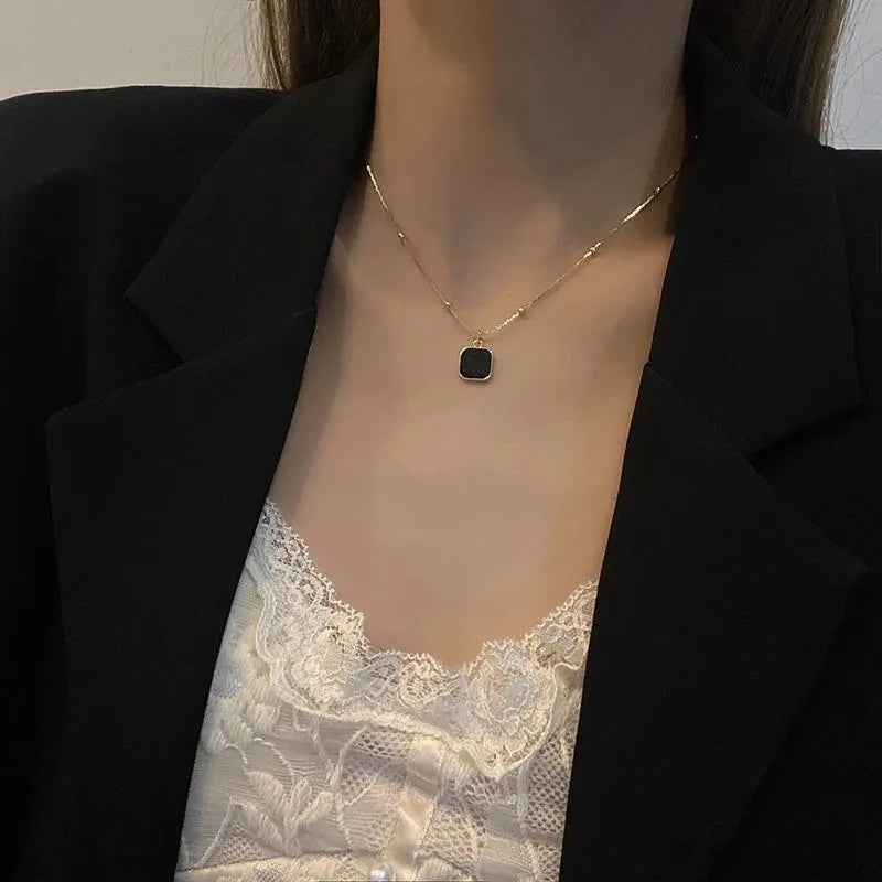 Colar Minimalista Preto