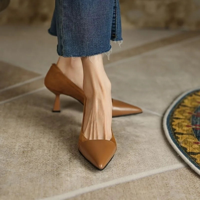 Sapatos Femininos de Salto Alto com Bico Fino em Damasco Preto