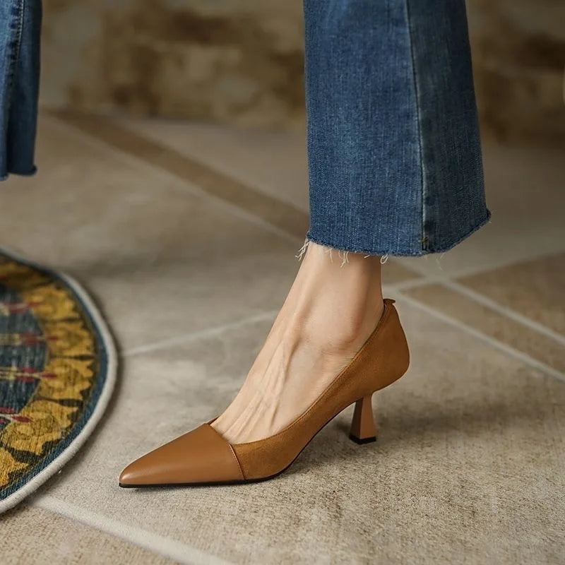 Sapatos Femininos de Salto Alto com Bico Fino em Damasco Preto