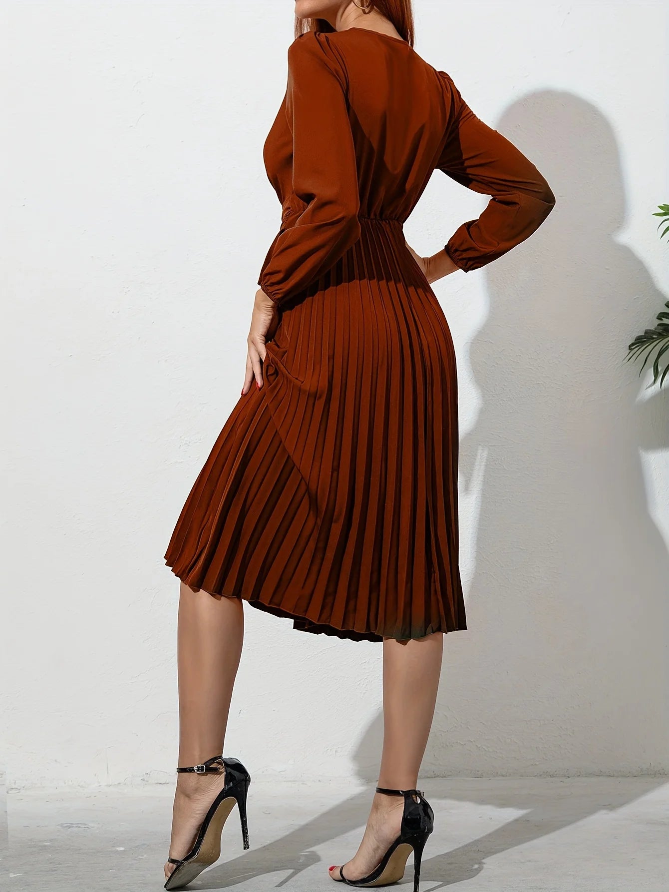 Saia Plissada Feminina Verde Escura com Decote em V