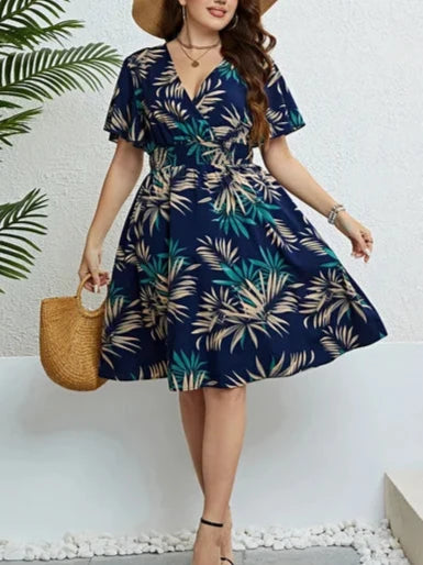 Vestido Feminino Floral Plus Size com Decote em V e Mangas Curtas