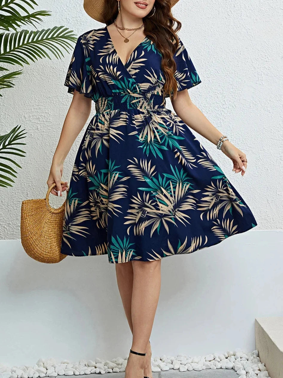 Vestido Feminino Floral Plus Size com Decote em V e Mangas Curtas