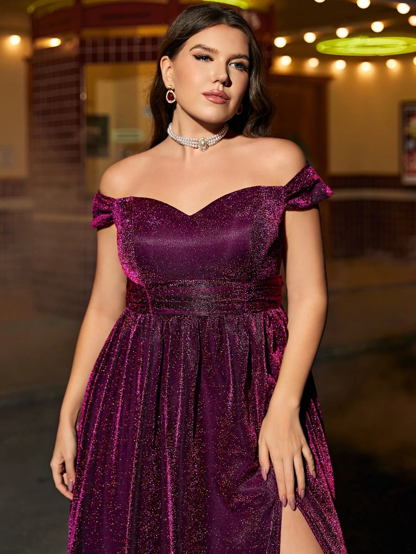 Vestido de Festa com Fenda Alta e Manga Curta