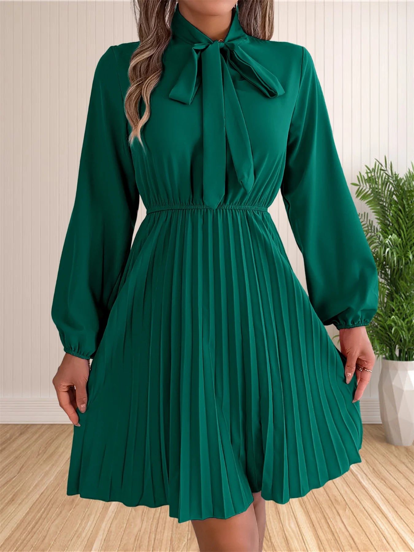 Vestido Feminino Longo de Manga Comprida com Decote V
