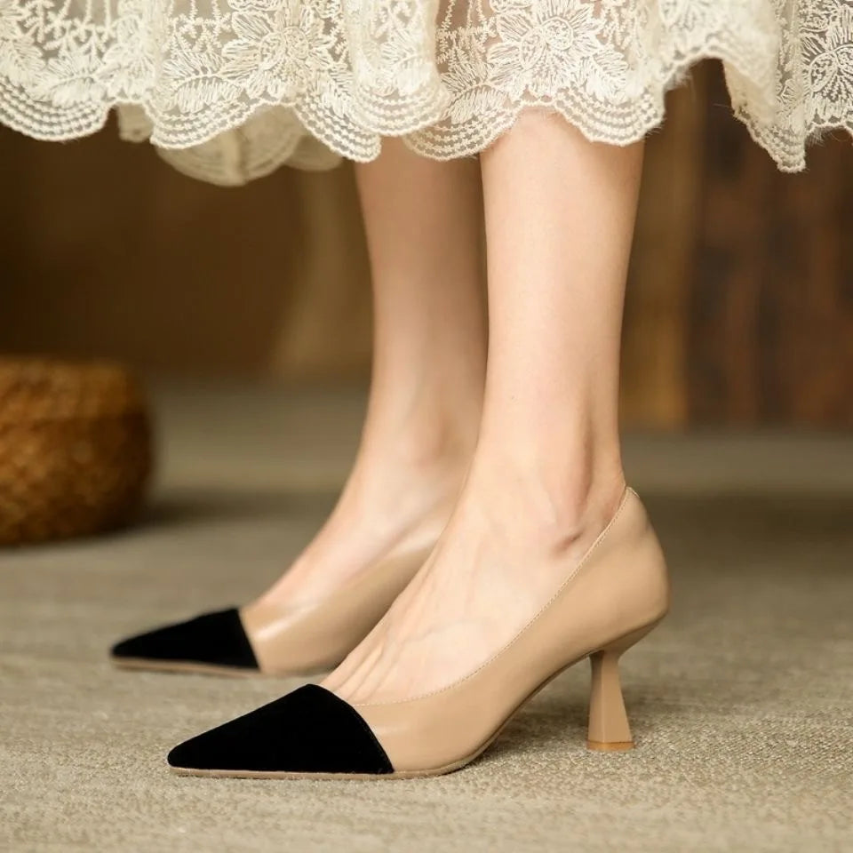 Sapatos Femininos de Salto Alto com Bico Fino em Damasco Preto