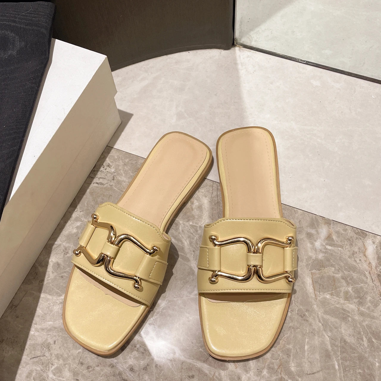 Sandálias de Couro PU Femininas - Estilo Casual
