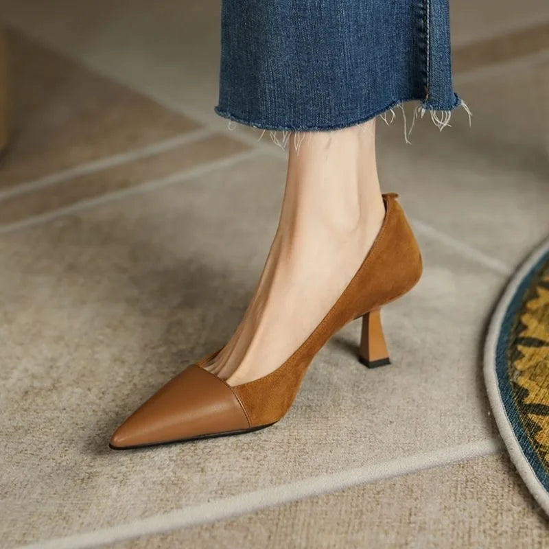 Sapatos Femininos de Salto Alto com Bico Fino em Damasco Preto