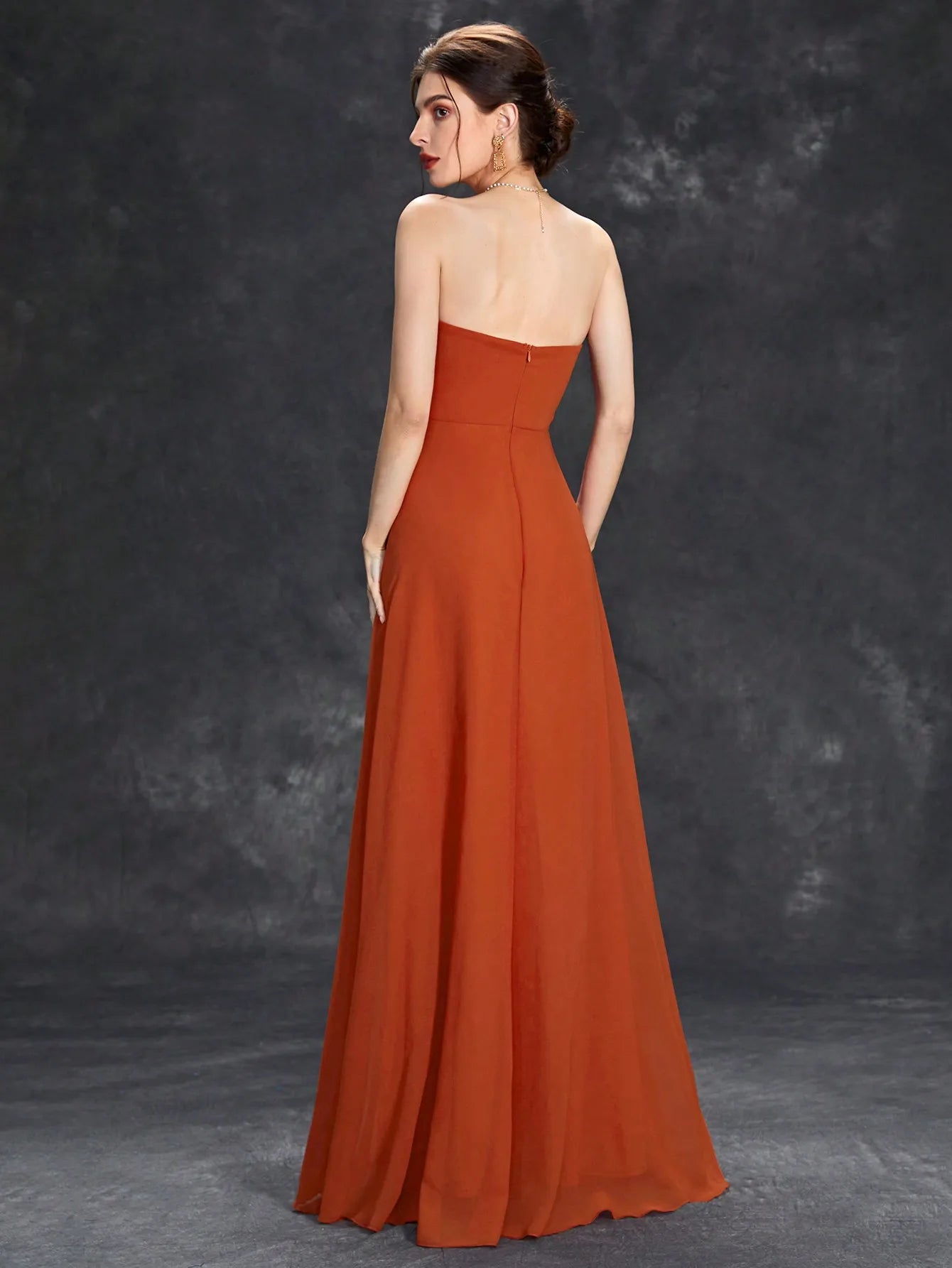 Vestido Plissado para Festas com Flor Tridimensional