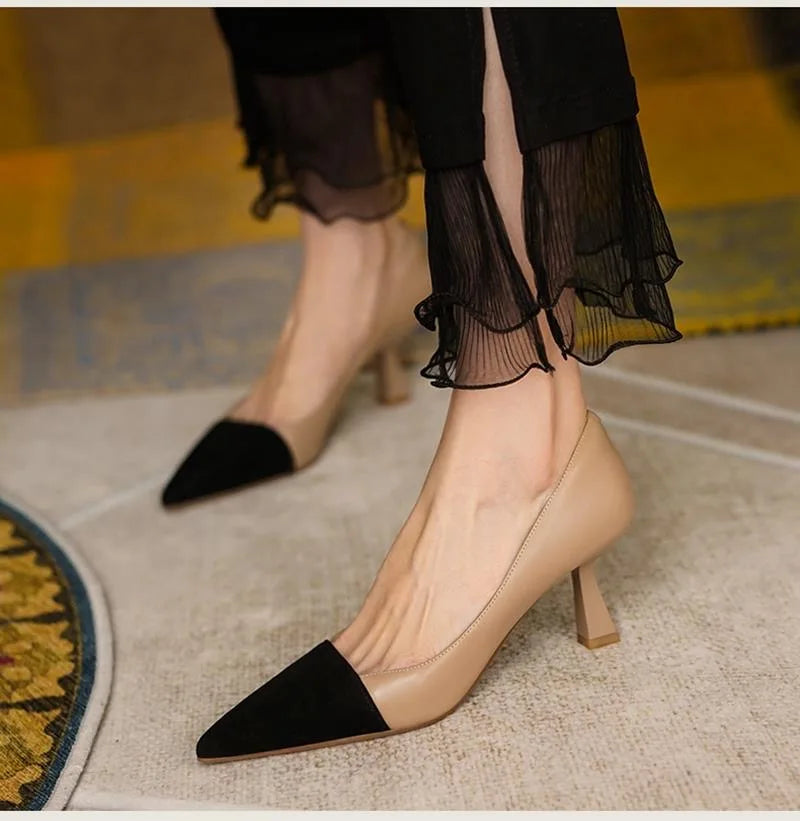 Sapatos Femininos de Salto Alto com Bico Fino em Damasco Preto