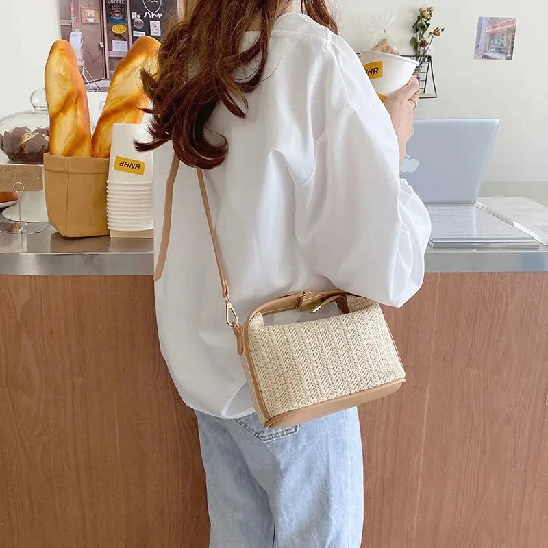 Bolsa Transversal em Palha