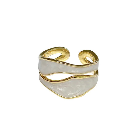Anel Dourado Retro Luxo